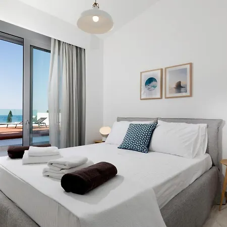 Villa Emerald With Swimming Pool In