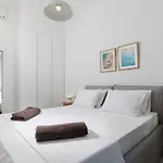 Villa Emerald With Swimming Pool In