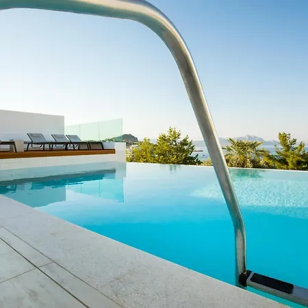 Emerald With Swimming Pool In Βίλα Λίνδος