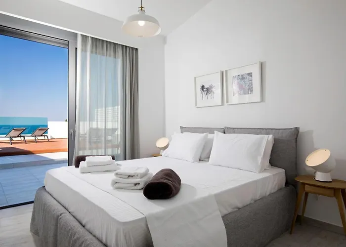 Emerald With Swimming Pool In