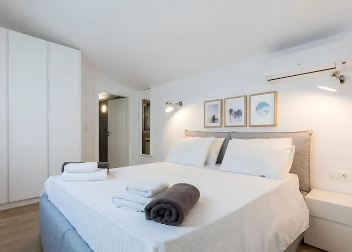 Emerald With Swimming Pool In 빌라