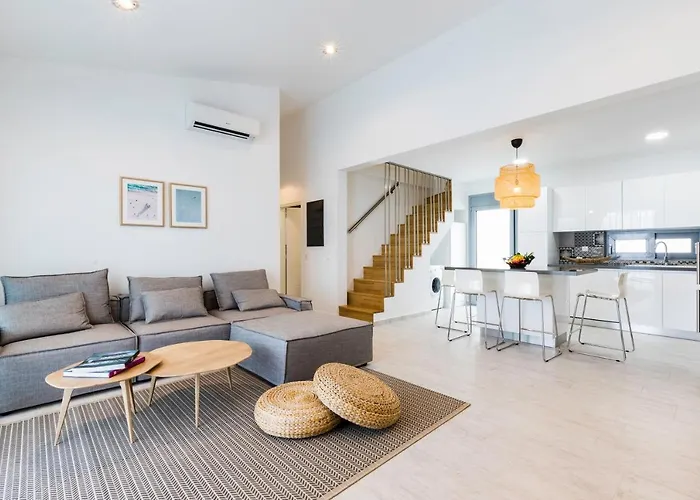 Emerald With Swimming Pool In 빌라 *