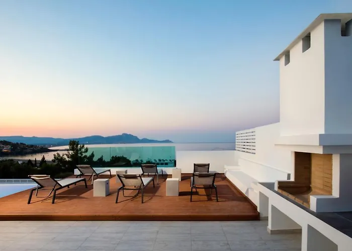 Emerald With Swimming Pool In