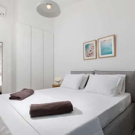 Villa Emerald With Swimming Pool In