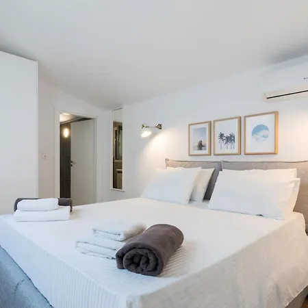 Emerald With Swimming Pool In Villa